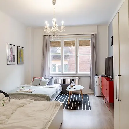 Sweet Studio With Art In The Heart Of